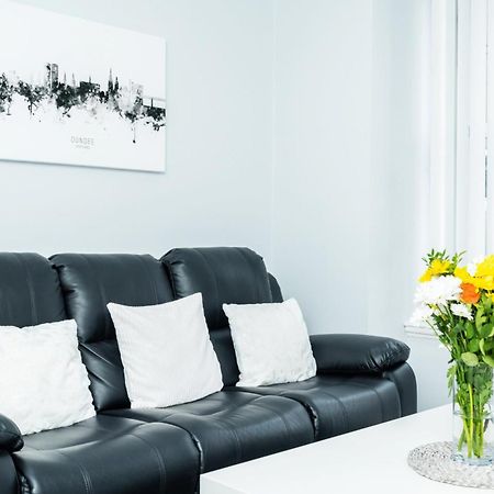 Central Serviced Apartments - 2 Bedroom - Ground Floor - Monthly & Weekly Bookings Welcome - Free Street Parking - 2 Double Beds - Wifi - Smart Tvs In Rooms - Fully Equipped - Heating 24-7 - Contractor & Short Stay Favourite Dundee Luaran gambar