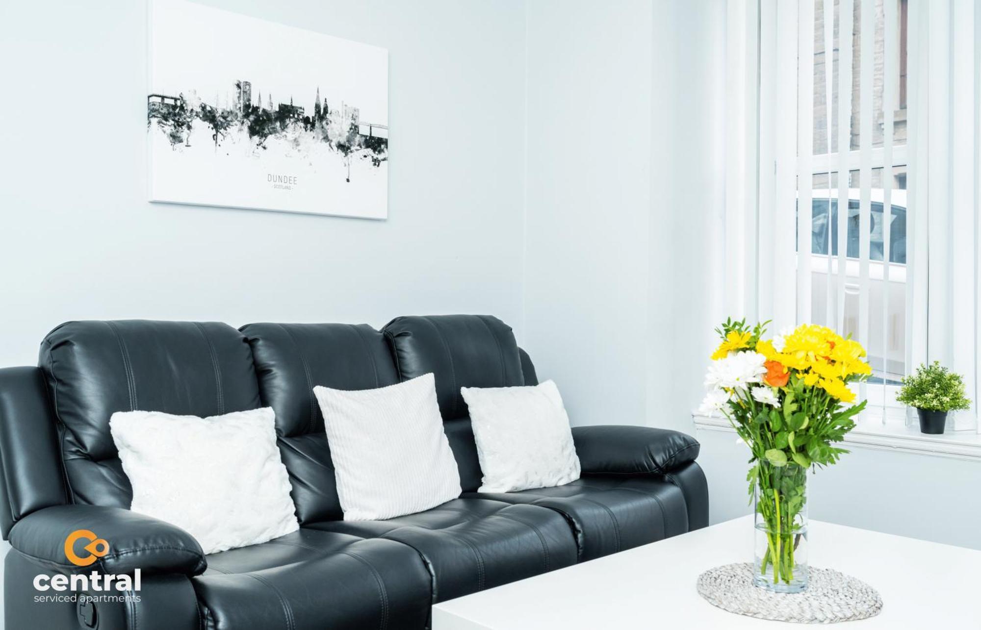 Central Serviced Apartments - 2 Bedroom - Ground Floor - Monthly & Weekly Bookings Welcome - Free Street Parking - 2 Double Beds - Wifi - Smart Tvs In Rooms - Fully Equipped - Heating 24-7 - Contractor & Short Stay Favourite Dundee Luaran gambar