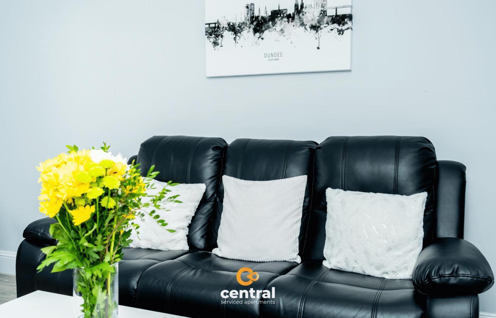 Central Serviced Apartments - 2 Bedroom - Ground Floor - Monthly & Weekly Bookings Welcome - Free Street Parking - 2 Double Beds - Wifi - Smart Tvs In Rooms - Fully Equipped - Heating 24-7 - Contractor & Short Stay Favourite Dundee Luaran gambar