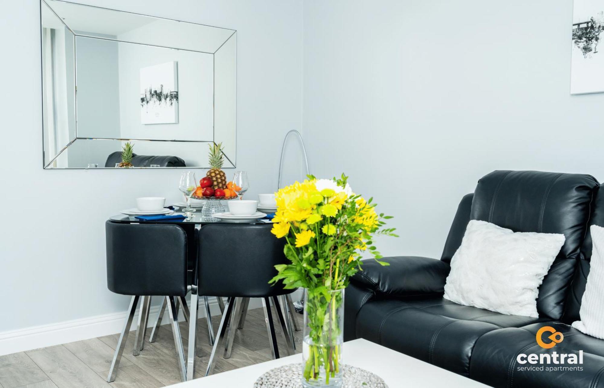 Central Serviced Apartments - 2 Bedroom - Ground Floor - Monthly & Weekly Bookings Welcome - Free Street Parking - 2 Double Beds - Wifi - Smart Tvs In Rooms - Fully Equipped - Heating 24-7 - Contractor & Short Stay Favourite Dundee Luaran gambar
