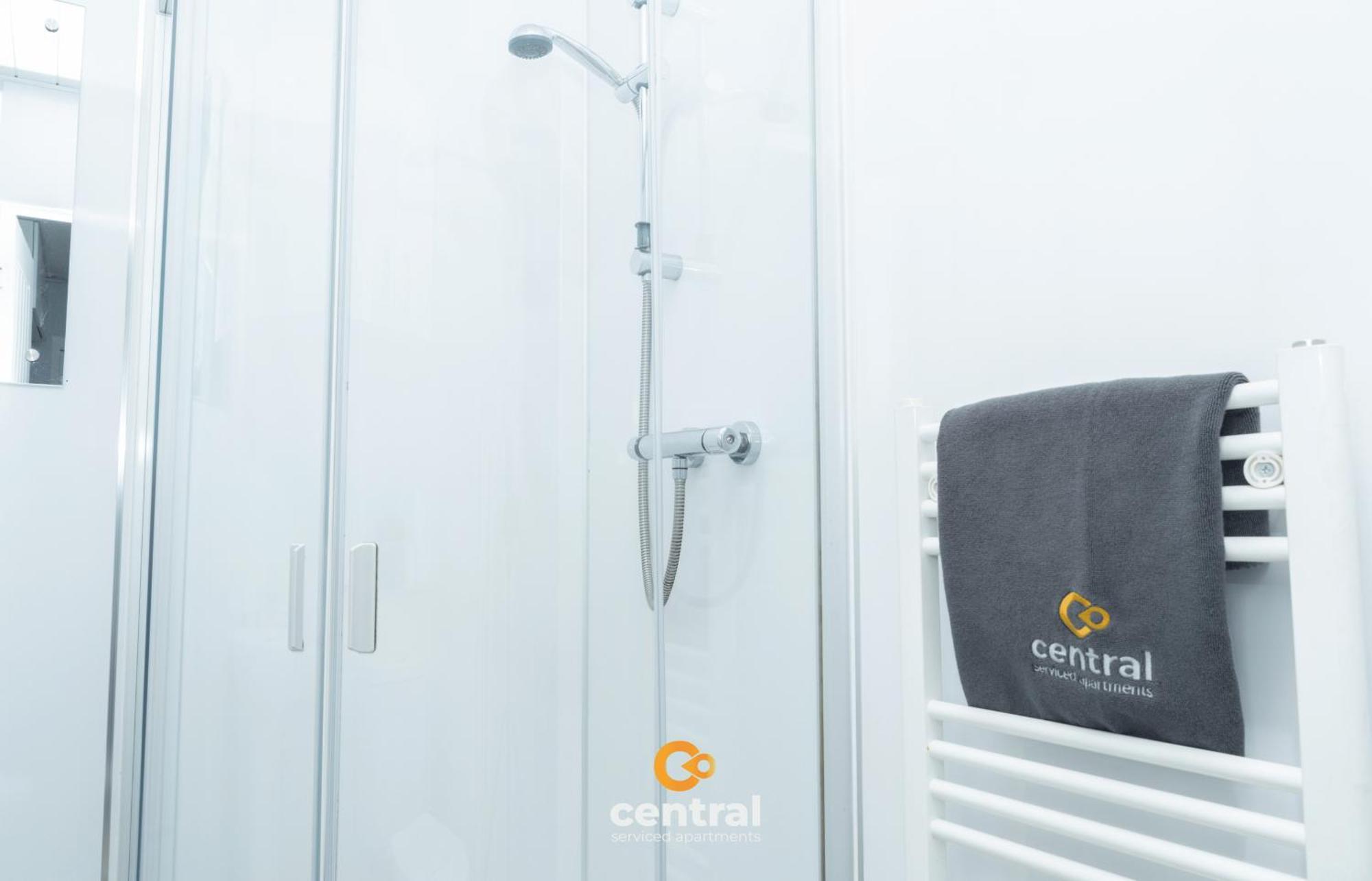 Central Serviced Apartments - 2 Bedroom - Ground Floor - Monthly & Weekly Bookings Welcome - Free Street Parking - 2 Double Beds - Wifi - Smart Tvs In Rooms - Fully Equipped - Heating 24-7 - Contractor & Short Stay Favourite Dundee Luaran gambar
