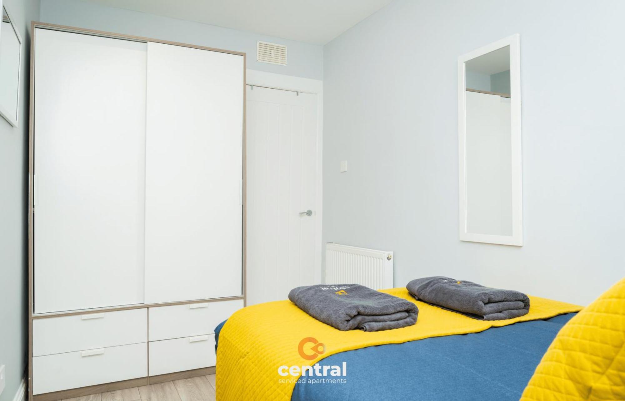 Central Serviced Apartments - 2 Bedroom - Ground Floor - Monthly & Weekly Bookings Welcome - Free Street Parking - 2 Double Beds - Wifi - Smart Tvs In Rooms - Fully Equipped - Heating 24-7 - Contractor & Short Stay Favourite Dundee Luaran gambar