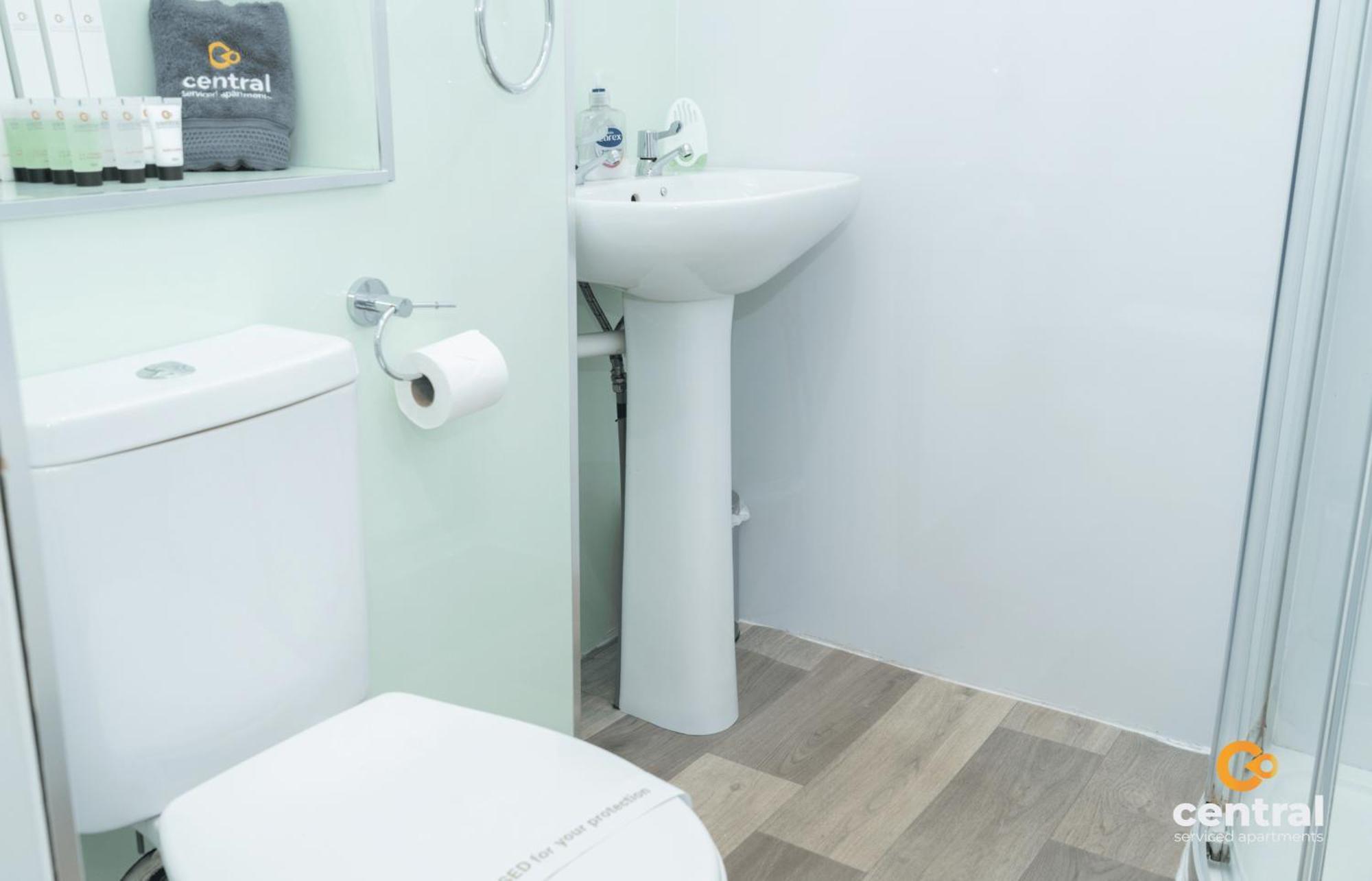 Central Serviced Apartments - 2 Bedroom - Ground Floor - Monthly & Weekly Bookings Welcome - Free Street Parking - 2 Double Beds - Wifi - Smart Tvs In Rooms - Fully Equipped - Heating 24-7 - Contractor & Short Stay Favourite Dundee Luaran gambar