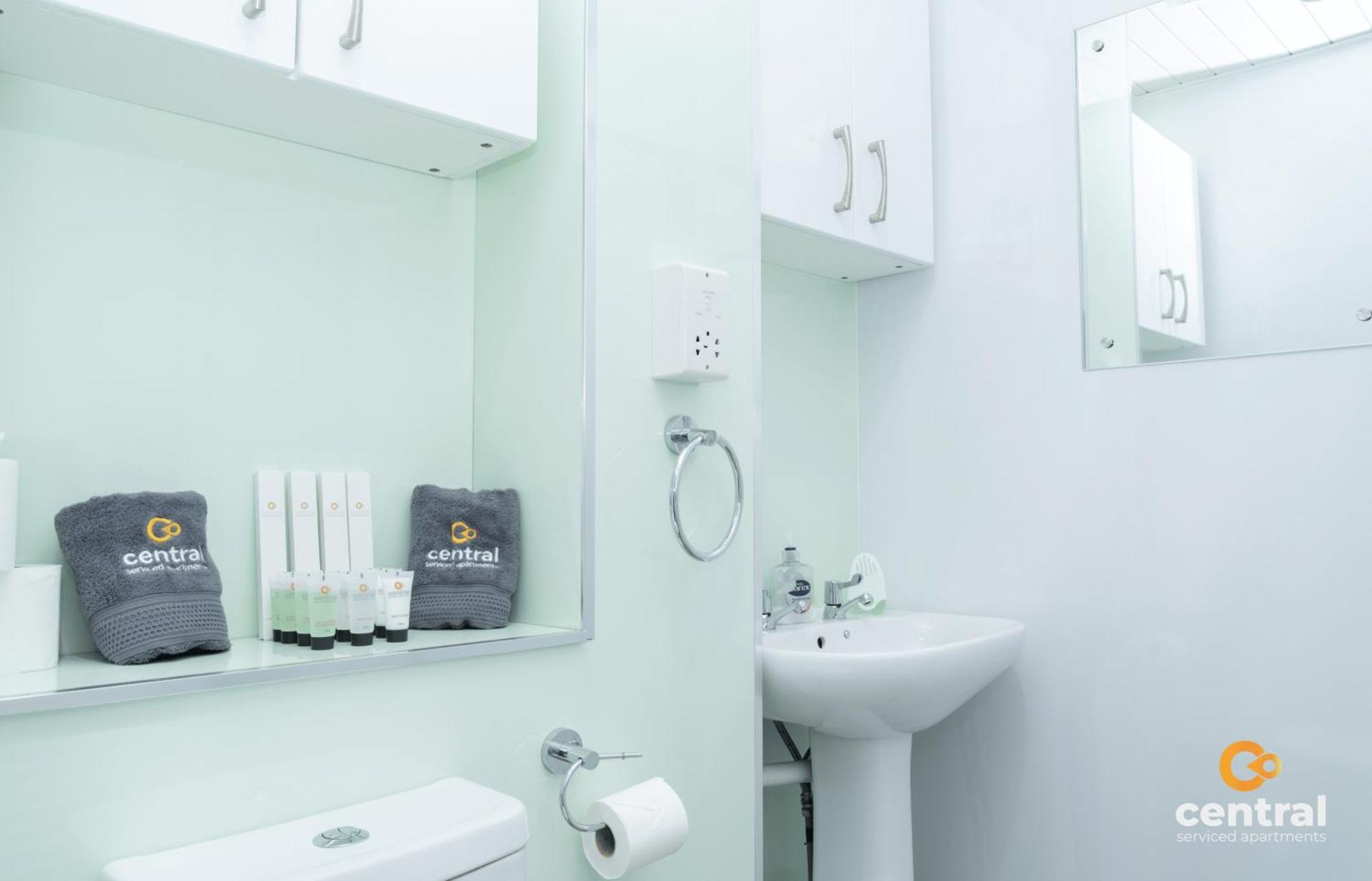 Central Serviced Apartments - 2 Bedroom - Ground Floor - Monthly & Weekly Bookings Welcome - Free Street Parking - 2 Double Beds - Wifi - Smart Tvs In Rooms - Fully Equipped - Heating 24-7 - Contractor & Short Stay Favourite Dundee Luaran gambar